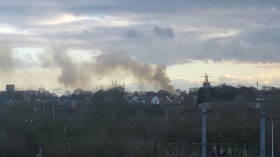 Eight fire brigades tackle blaze at former UK barracks housing 400 asylum seekers (VIDEOS)