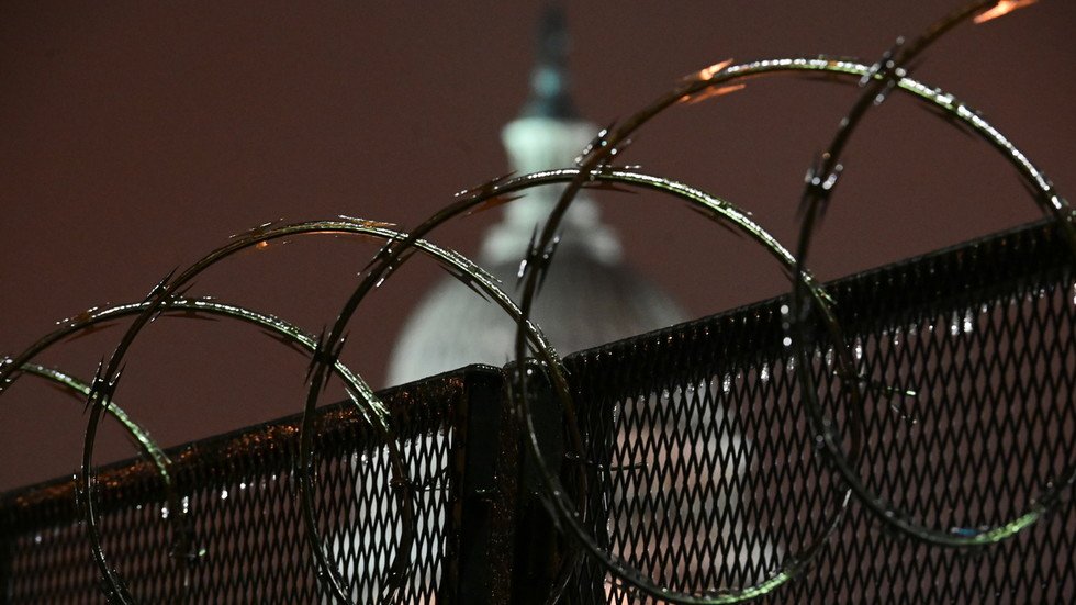 ‘Mission creep?’ Police ‘recommend’ keeping razor-wire fencing around ...