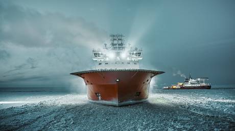 Icebreaker "Alexander Sannikov" in the waters of the Gulf of Ob © Gazprom Neft