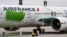Greenpeace activists sneak onto airport tarmac & vandalize Air France jet, raising security concerns (PHOTOS, VIDEO)