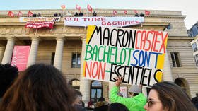 WATCH: Demonstrators occupy French national theaters in anti-Covid lockdown protests