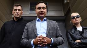 Close Navalny ally blames Kremlin for father's arrest on abuse of power charges, claims it's motivated by his political activities