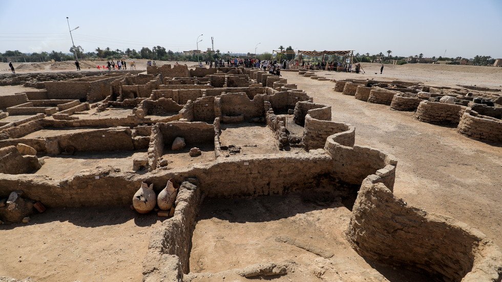 Archeologists discover 3,000-yr-old ‘golden city of Luxor’ in Egypt in ...