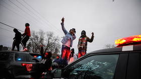 Looting & clashes after protests over police shooting of 20yo black man in Brooklyn Center, Minnesota turn violent (VIDEO)