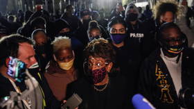 ‘We've got to get more confrontational!’ Rep. Maxine Waters shows up in Brooklyn Center, slams curfew & leaves before it kicks in