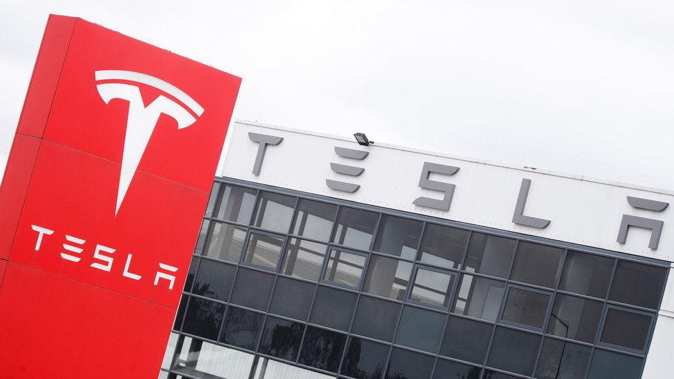 Going green on Elon: Tesla hit with second Solar Roof lawsuit as ...