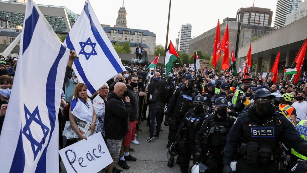 Clashes Break Out At Massive Pro-Palestinian Rally In Toronto (VIDEOS ...