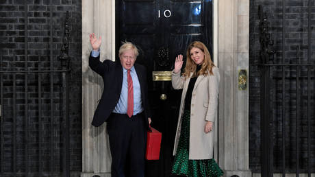 FILE PHOTO. Britain's Prime Minister Boris Johnson and his partner Carrie Symonds gesture as they arrive at 10 Downing Street.  Reuters / Toby Melville
