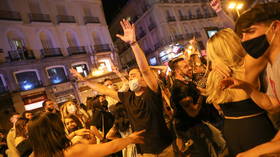 Street parties erupt in Spain as government lifts coronavirus curfew (VIDEOS)