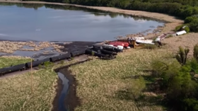 Hazmat team responds to hydrochloric acid leak after 50-car train derails in Albert Lea, Minnesota (VIDEO)