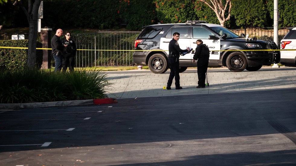 3 officers shot after gunman opens fire in Wilmington, Delaware — RT ...