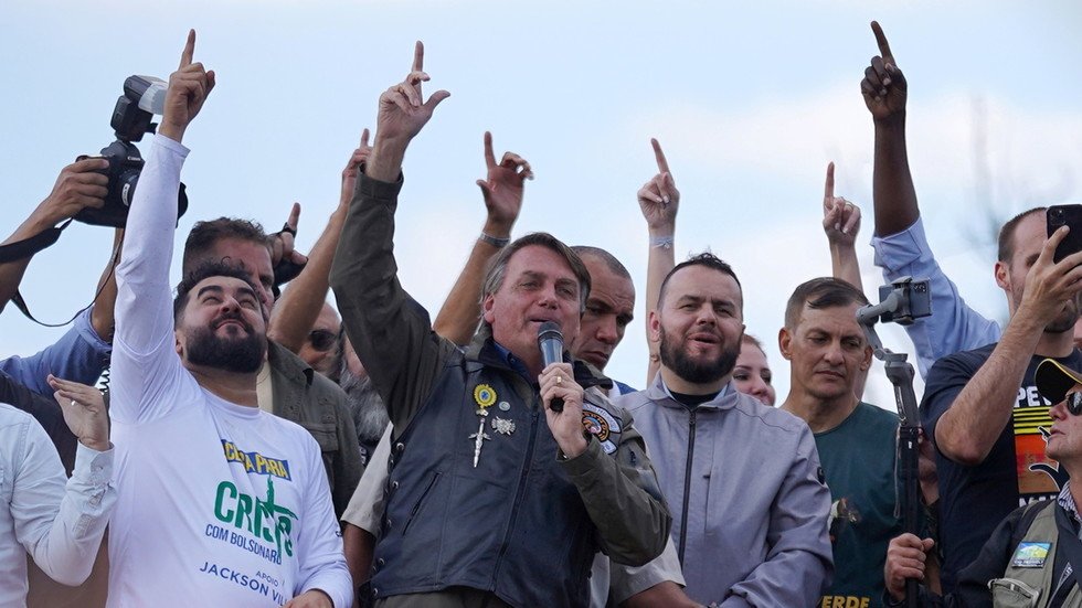 Brazilian president Bolsonaro among top officials FINED for not wearing ...