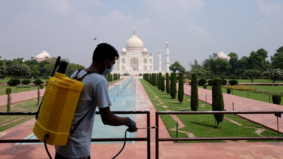 В индии открыли. Храм солнца в Индии. Обои на рабочий стол Индия люди. India. Махале Атхам Салиджанов