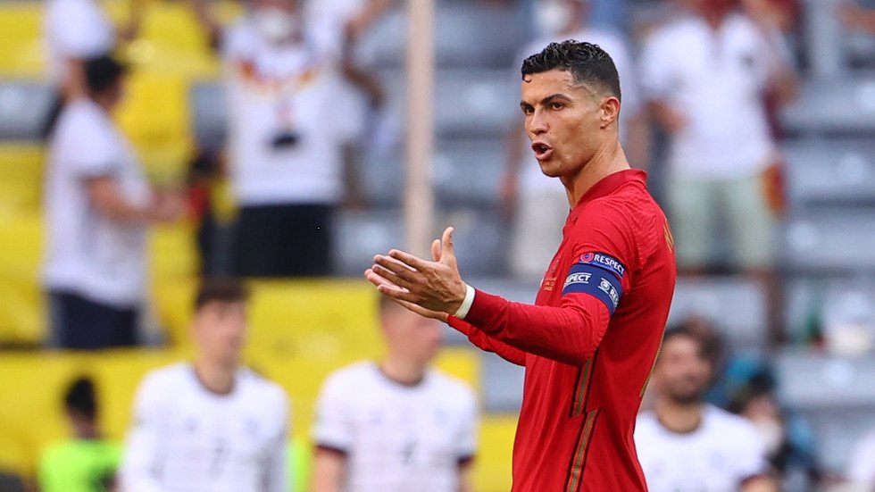 ‘Where is the GOAT?’: Ronaldo fans SEETHING as Golden Boot winner left ...