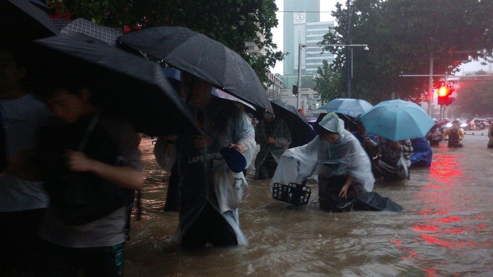 Chinese subway passengers trapped by rising floodwaters as torrential ...