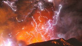 Invisible electrical bursts could be cue for explosive, ash-heavy volcanic eruptions, says new research