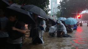 Chinese subway passengers trapped by rising floodwaters as torrential rain pounds Henan province (VIDEOS)