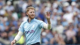 Cricket fan invades pitch and tries to act as India team member amid thrown cork incident in England test (VIDEO)