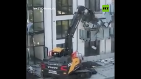 Germany’s mini-Heemeyer? Worker demolishes building's facade with EXCAVATOR after claiming he wasn’t paid in full (VIDEO)