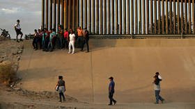US border guards catch record number of illegal migrants attempting to cross Mexico border