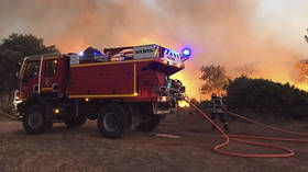 Thousands evacuated as ‘very fierce’ wildfire blazes near Saint-Tropez tourist resort 