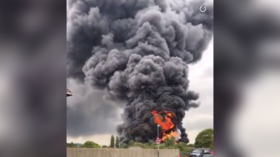 Huge fire breaks out in Leamington Spa, sending black smoke billowing above British town (VIDEO)