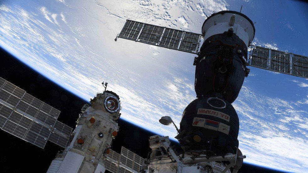 Cosmonauts on ISS wake up to smell of smoke & burning plastic as fire ...