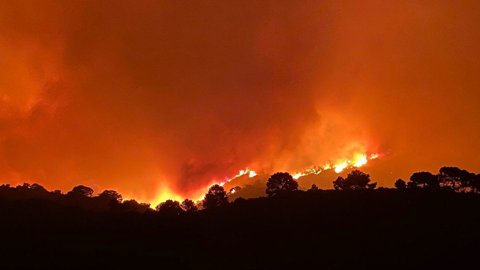 Nearly 800 forced to evacuate amid massive wildfire around Spanish ...