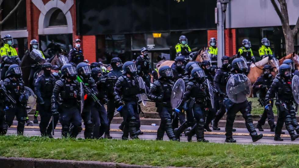 Australian police attempt to keep reporters from covering Covid-19 ...