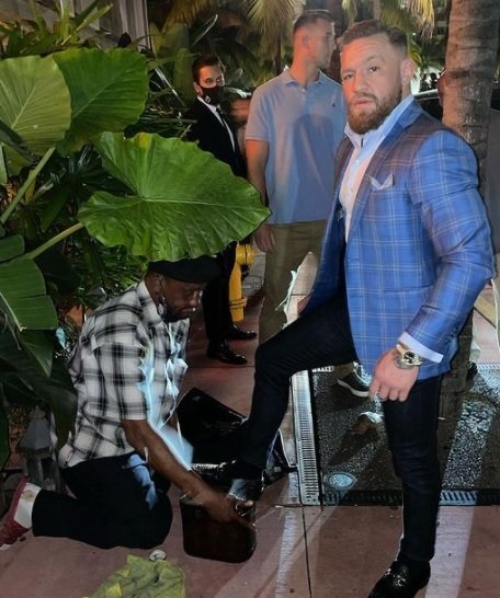 UFC star Conor McGregor splashes £625 on Gucci sneakers | Daily Mail Online