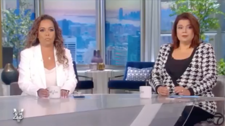 The View hostesses Hostin (L) and Navarro surprised on-air by Covid-19 diagnoses © YouTube / ABC7