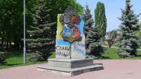 Brotherly nations no more? Ukrainian monument to friendship with Russia destroyed after standing for two decades in Kiev park