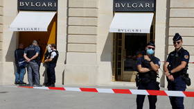 Paris jewelry store hit by armed raiders, €10 MILLION-worth of loot stolen in brazen daylight robbery – media