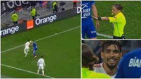 ‘This is stupid’: Fans stunned as Lyon star Paqueta receives yellow card after ‘showboating’ (VIDEO)