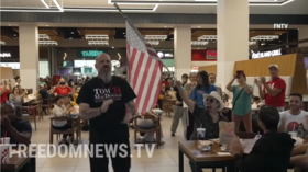 Activists chanting ‘USA’ & ‘f**k Joe Biden’ storm vaccinated-only food court in Staten Island, NY in protest against mandates