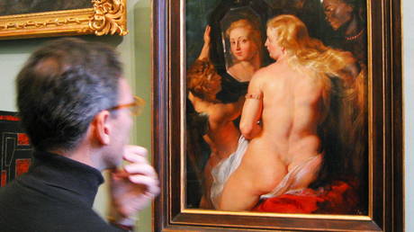 A visitor looks at Peter Paul Rubens’ masterpiece ‘The Toilet of Venus’ during an exhibition in Vienna. © Reuters