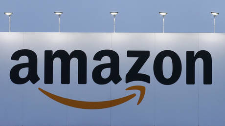 The logo of Amazon is seen at the company logistics center in Lauwin-Planque, northern France, February 20, 2017. © REUTERS / Pascal Rossignol