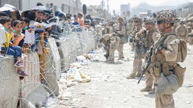 Bolivian police retreat after coca leaf farmers storm market in La Paz (VIDEOS)