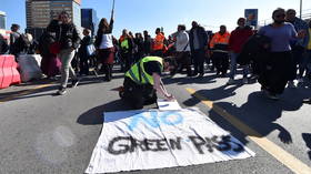 Hundreds blockade Italian ports as mandatory Covid-19 passes come into effect for all workers (VIDEOS)