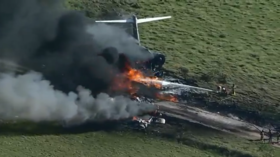 21 passengers & crew miraculously survive after plane crashes and bursts into flames near Houston, Texas (VIDEOS)