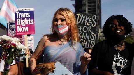 FILE PHOTO. The London Trans Pride 2020. REUTERS / Simon Dawson