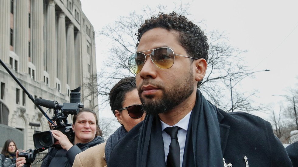 Jussie Smollett scolds prosecutor for reading n-word texts aloud — RT ...