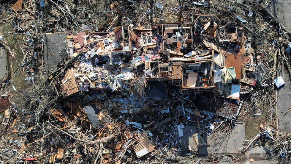 Shocking aerial footage shows entire town leveled by tornado — RT USA News