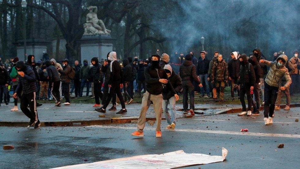 Dozens Detained Amid Protests Over Anti-Covid Restrictions In Brussels ...