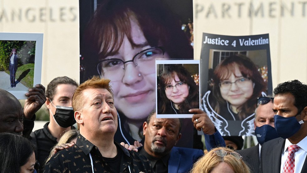 Girl’s death by stray police bullet raises questions — RT World News