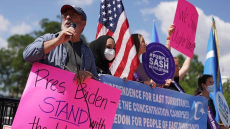 The Rev. Patrick Mahoney (L) speaks during demonstration against the 2022 Olympics in China, at Lafayette Square May 27, 2021 in Washington, DC. © ALEX WONG / GETTY IMAGES NORTH AMERICA / Getty Images via AFP