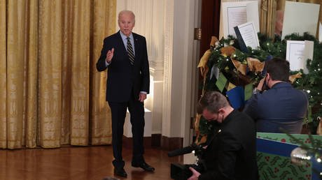 US President Joe Biden pauses to answer a question before leaving the East Room after talking about the Build Back Better legislation's new rules around prescription drug prices at the White House on December 06, 2021 in Washington, DC.  NORTH AMERICA / Getty Images via AFP