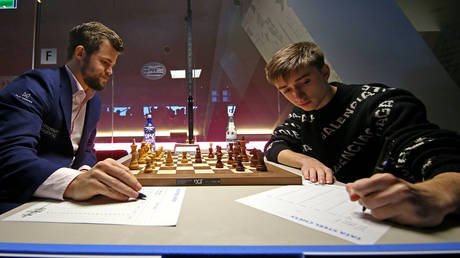 Magnus Miniatures: Ian Nepomniachtchi vs Magnus Carlsen 