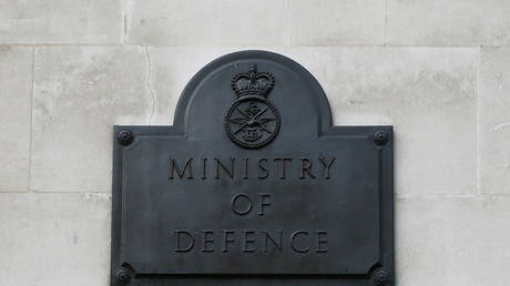 A sign hangs outside the Ministry of Defence building in London. November 25, 2015. © Reuters / Stefan Wermuth