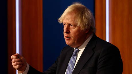 FILE PHOTO: Boris Johnson holds a news conference in the Downing Street briefing room in London, Britain, December 8, 2021 © Reuters / Adrian Dennis